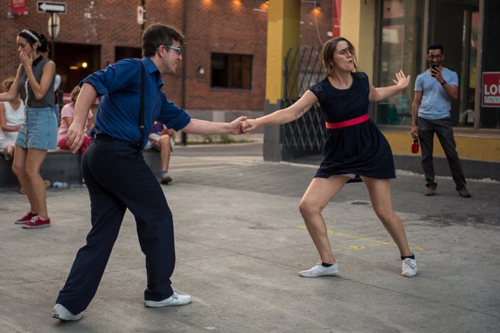 Initiation à la danse Swing dans les rues de Montréal